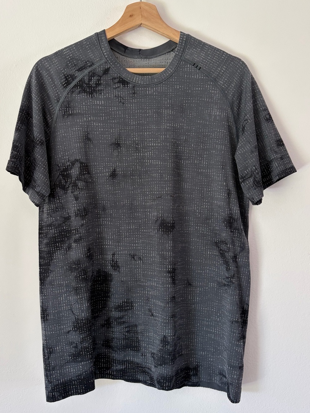 Lululemon Live In Practice Short Sleeve Performance Training Shirt Gray Black